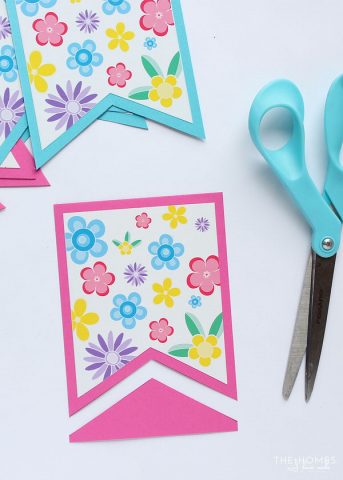 Super Simple DIY Flower Banner (with FREE Printable Download!) | The
