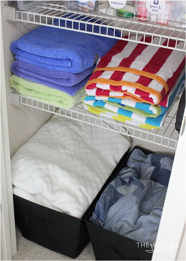 Make the most of every inch you have in your linen closet by using these smart and savvy storage solutions for table linens, batteries, medicine, towels, blankets and more!