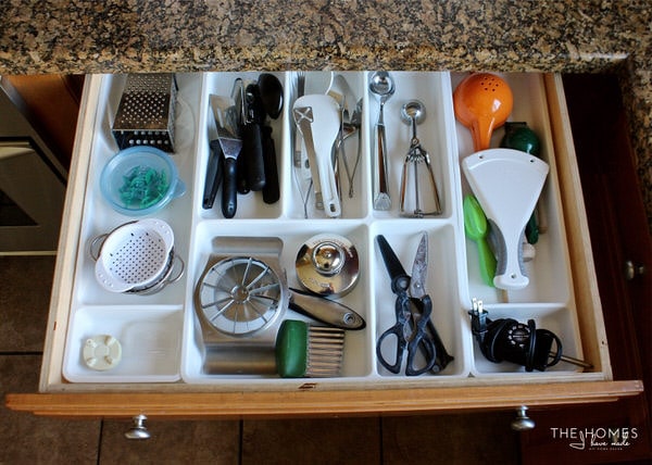 A perfectly organized kitchen drawer