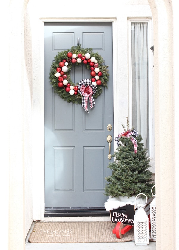 Looking for a classic take on your Christmas decor this year? Check out this holiday porch decked out in classic red, white, and black for a charming display!