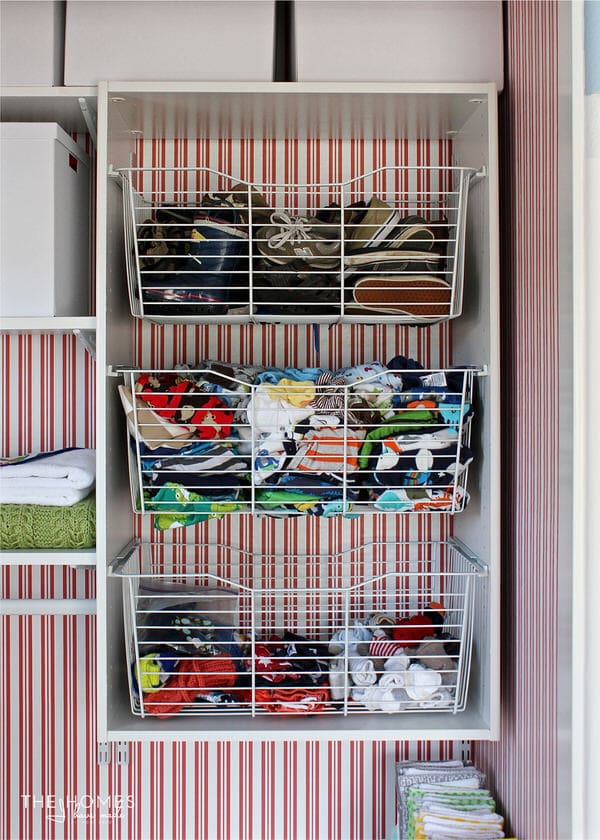 Not sure how to fit everything into your tiny nursery closet? Check out this nursery closet transformation that utilizes every last inch for baby-friendly storage!