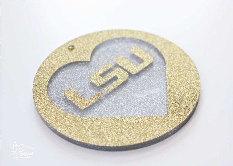 Show your school spirit with these awesome keychains made with glitter vinyl - perfect for grads, alumni, sororities, and more!