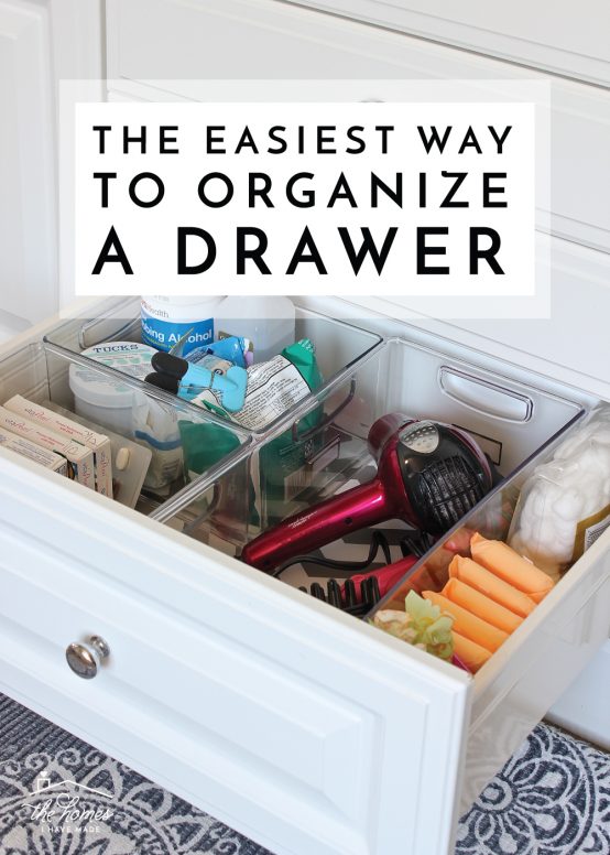 Want perfectly organized drawers but don't want to buy fancy, expensive organizers? Check out this super easy way to organize a drawer!
