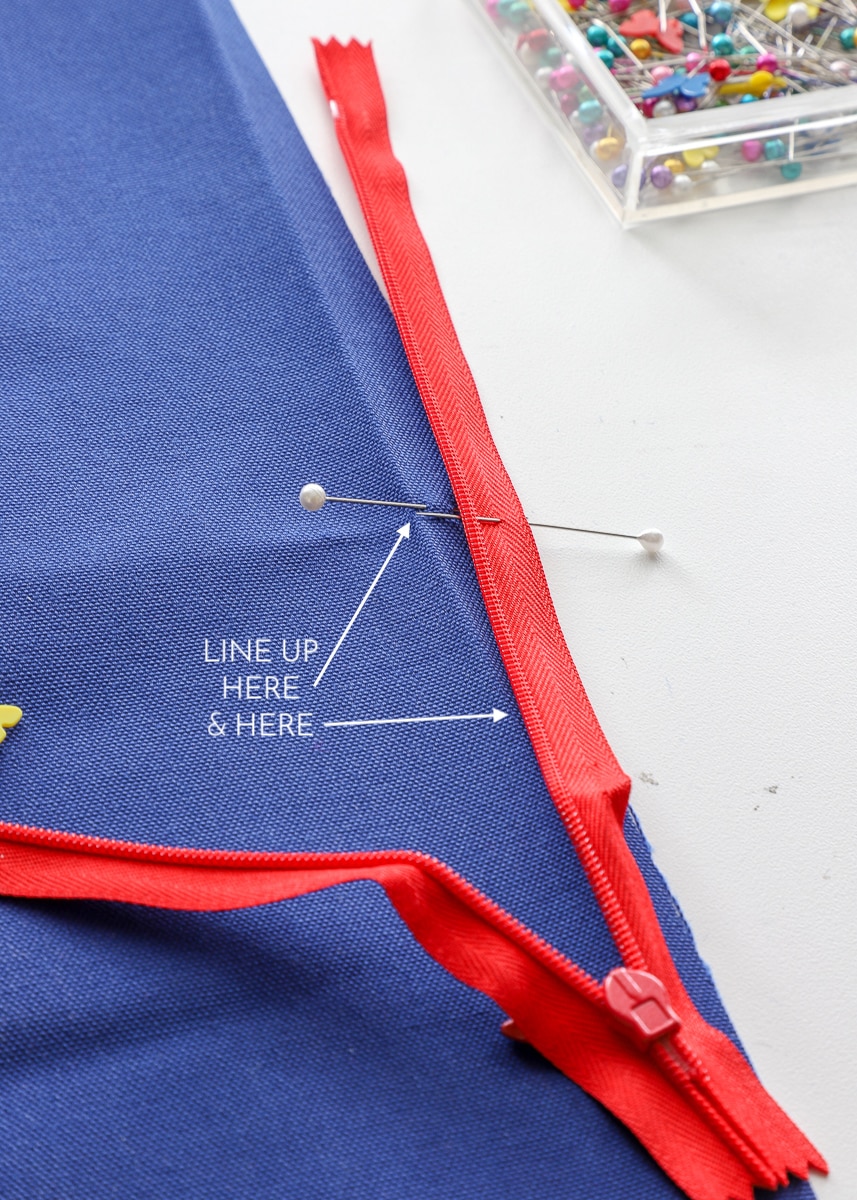 a diagram showing you where to line up the zipper with the fabric
