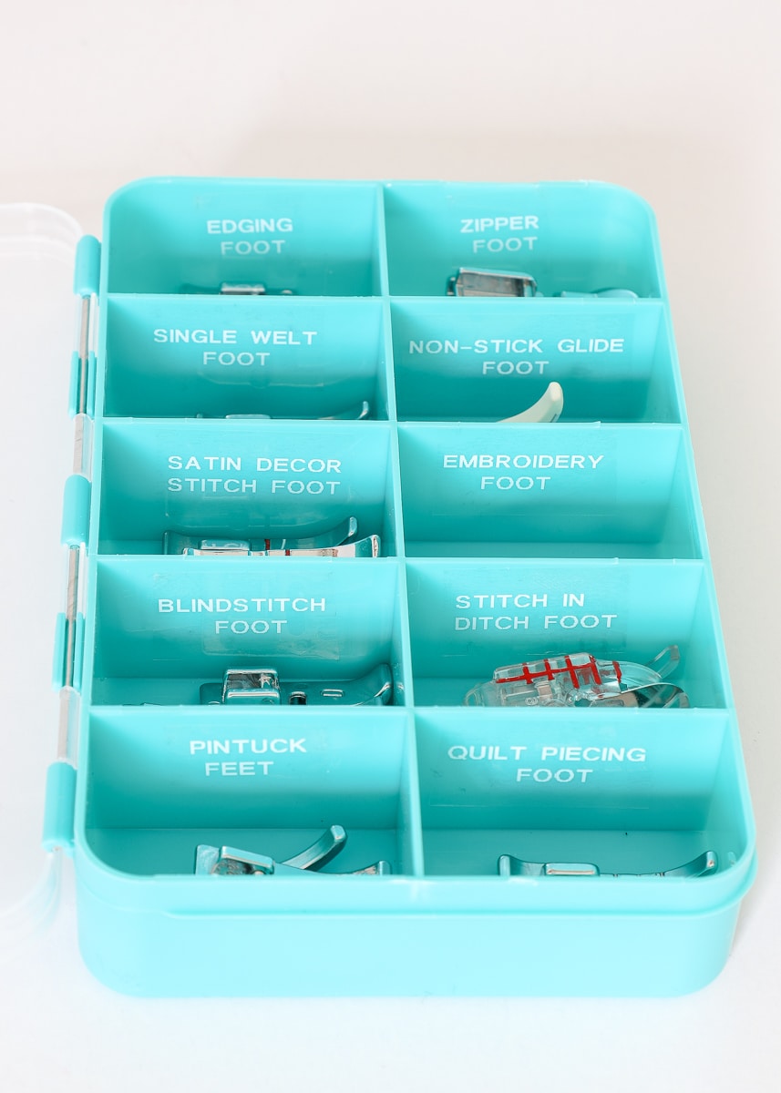 Does your sewing machine use lots of different feet? Try this easy solution to organize sewing machine feet!