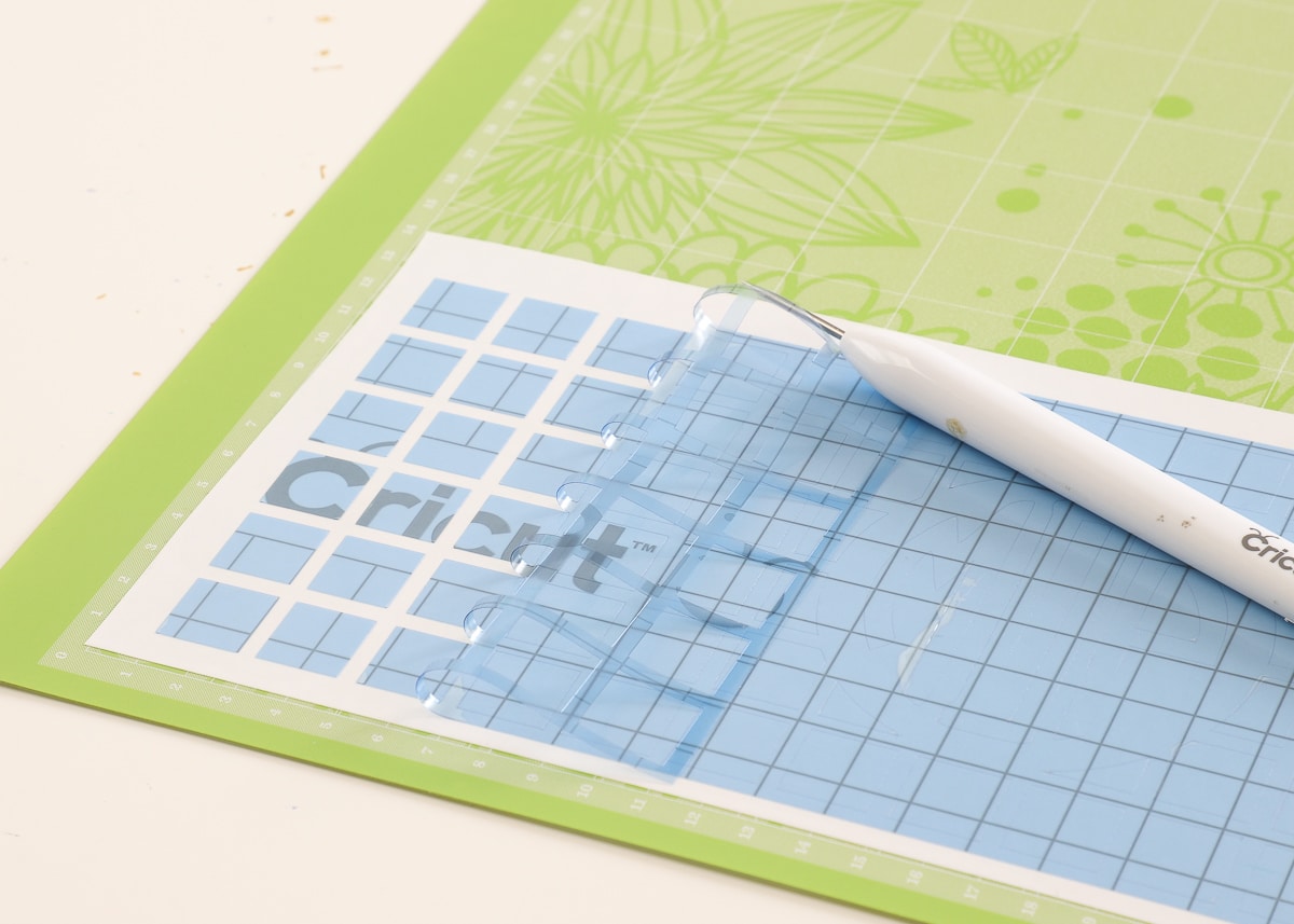 how to cut stencils with a Cricut