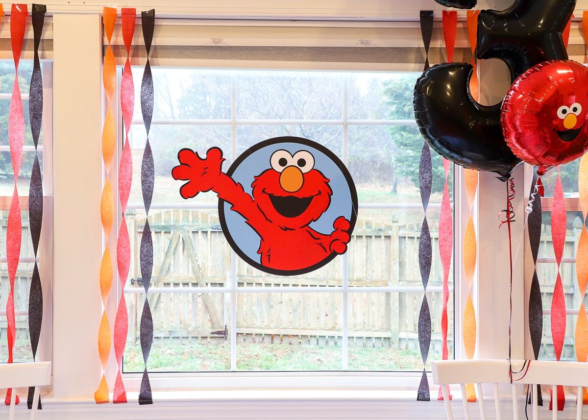 Elmo-themed party decor