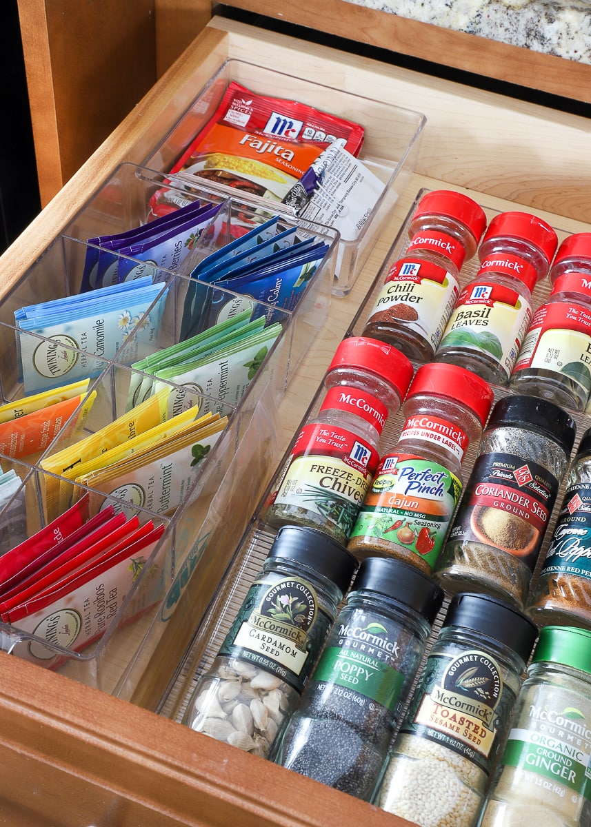 https://thehomesihavemade.com/wp-content/uploads/2020/03/How-to-Organize-Pantry-Drawers_9.jpg