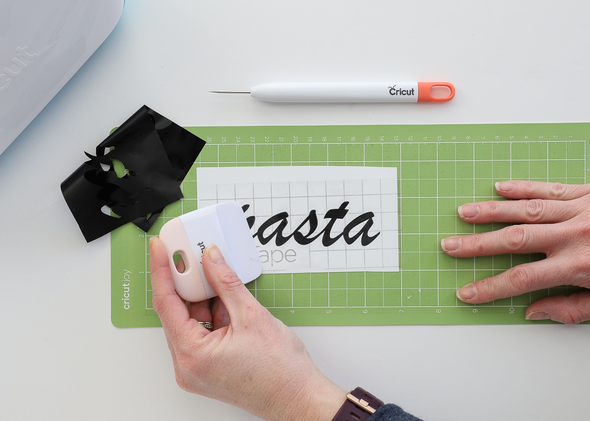 How to Make Vinyl Labels with a Cricut A Comprehensive Guide