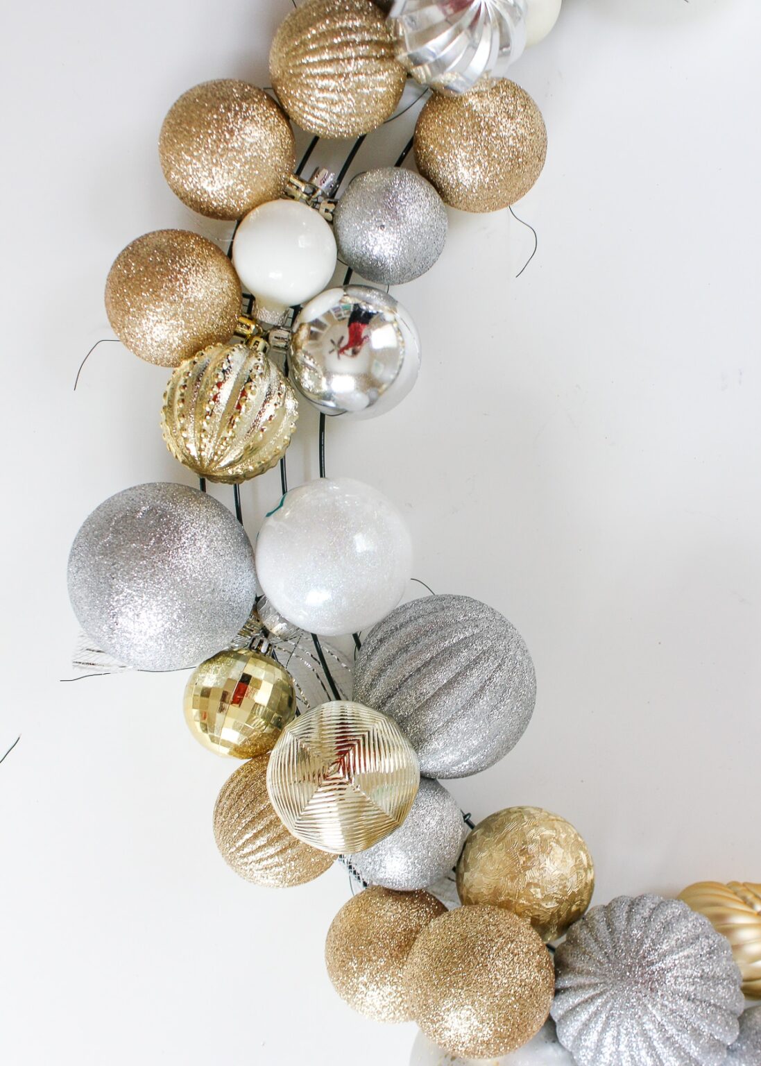Quick & Easy DIY Ornament Wreath 2 Methods