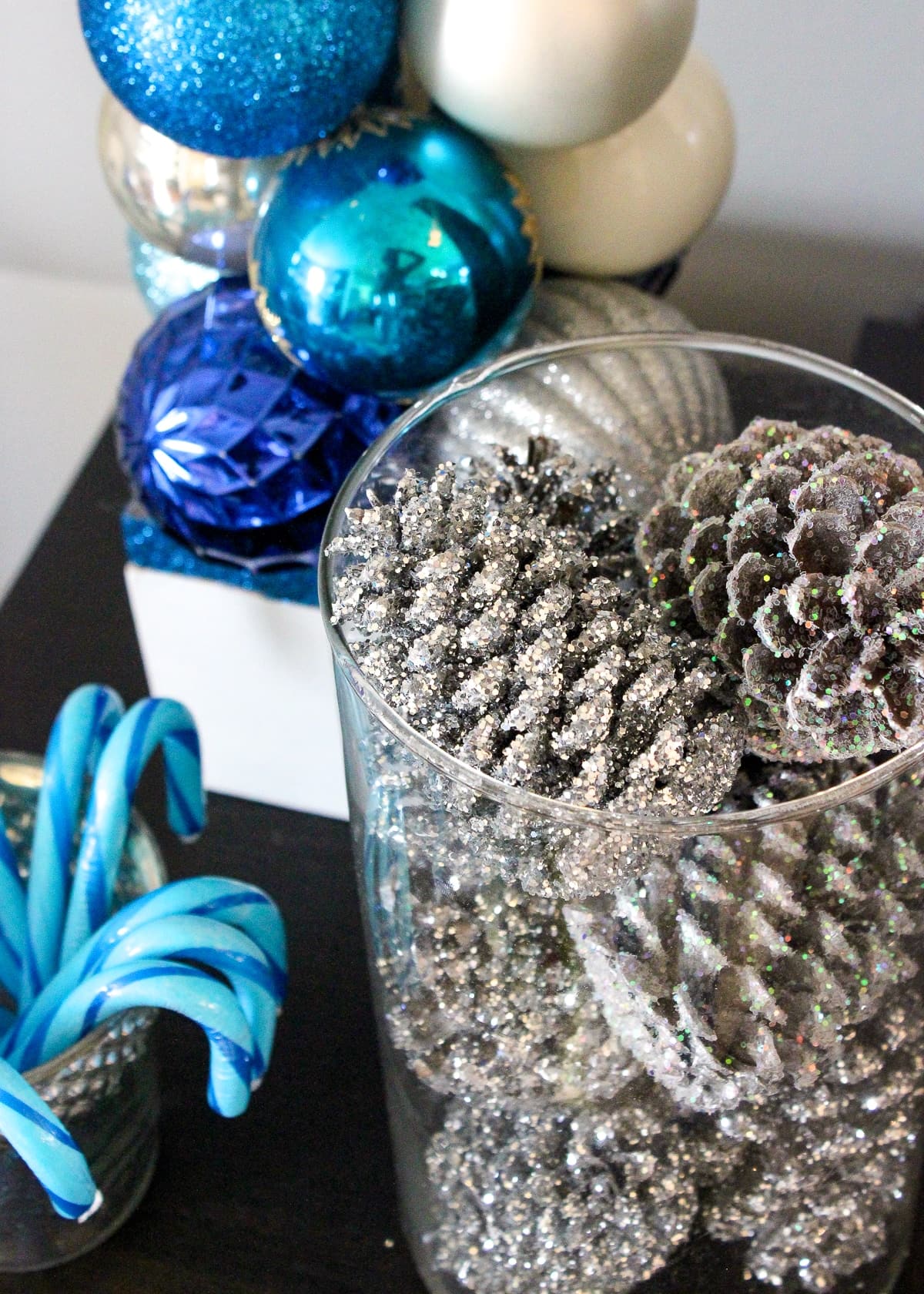 Love decorating with glitter! These pinecones are so easy to decorate and  really add a lot to your home dec…