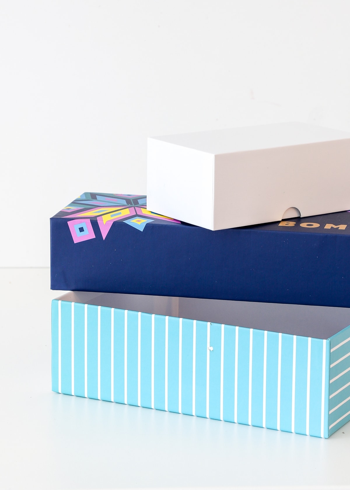 HOW TO MAKE A LID FOR A CARDBOARD BOX/ CARDBOARD BOX LID MAKING IDEA EASY/  DIY STORAGE BOX 