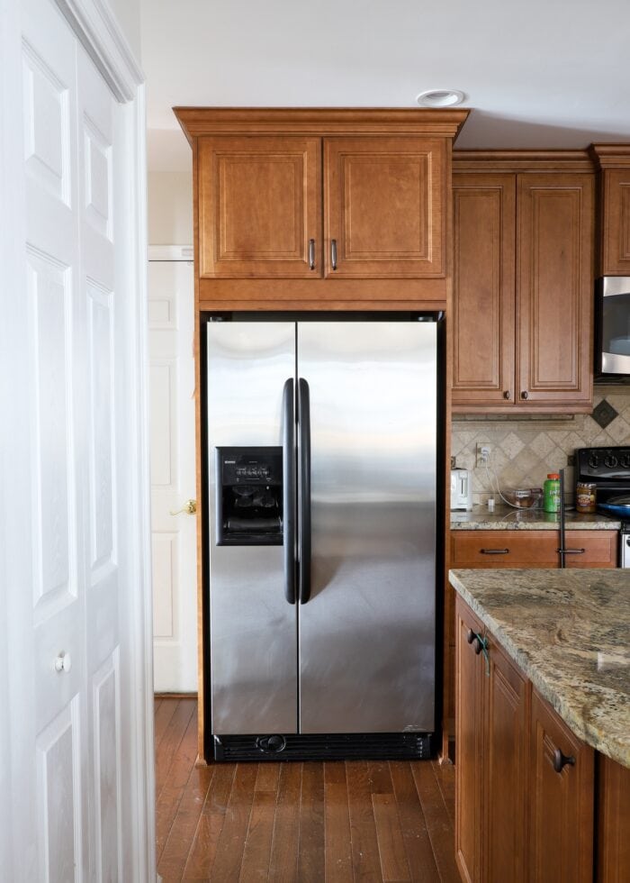 Built-in cabinets around refrigerator