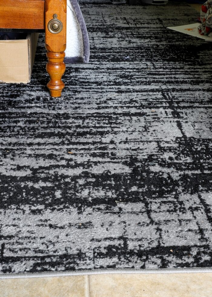 Black Grey Abstract Modern Indoor Area Rug (6x9') from Amazon