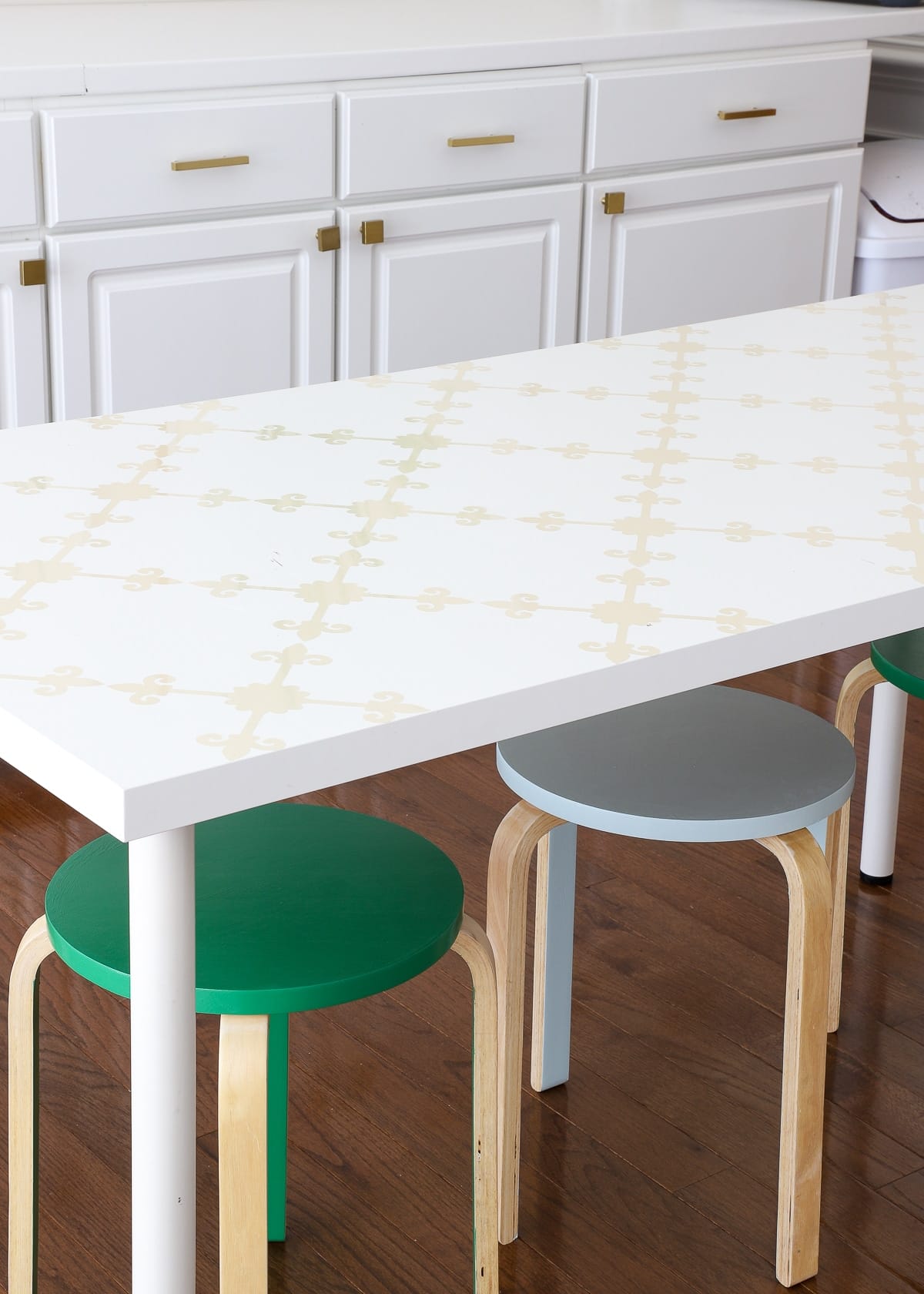 Pearl white vinyl pattern on a white table