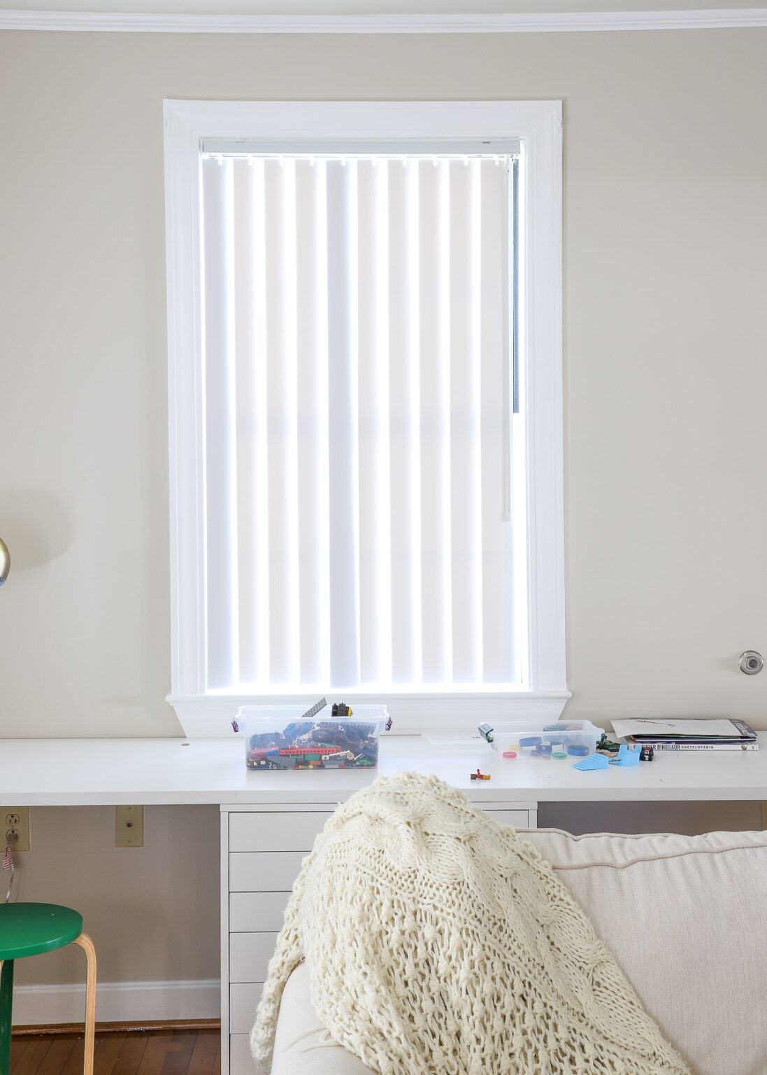 How To Remove Vertical Blinds It S Easier Than You Think The Homes