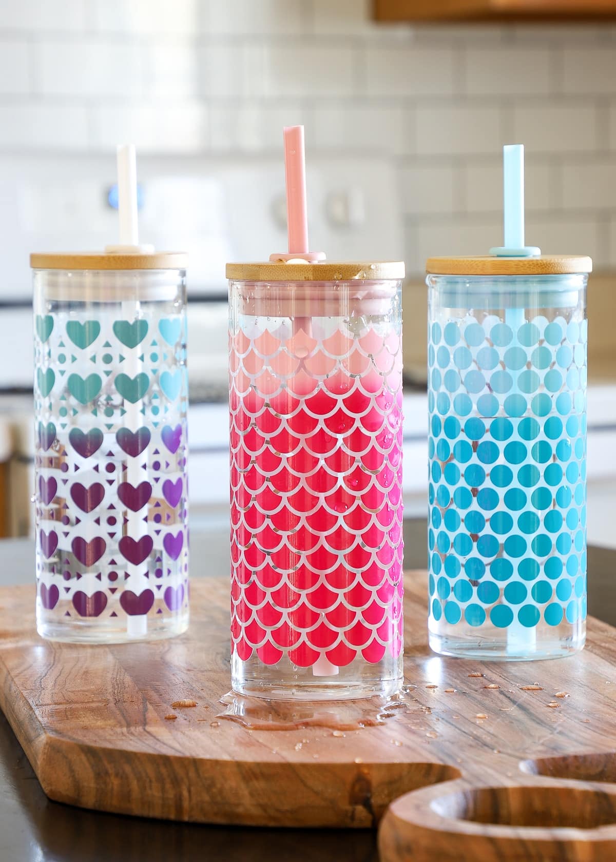 HOW TO MAKE A VINYL PLASTIC TUMBLER WITH YOUR CRICUT
