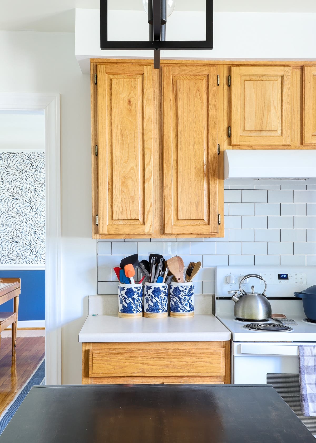 How to Install a Peel & Stick Tile Backsplash In a Rental (Without ...