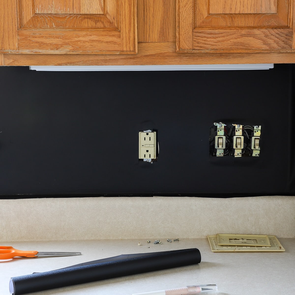 How to Install a Peel & Stick Tile Backsplash In a Rental (Without ...