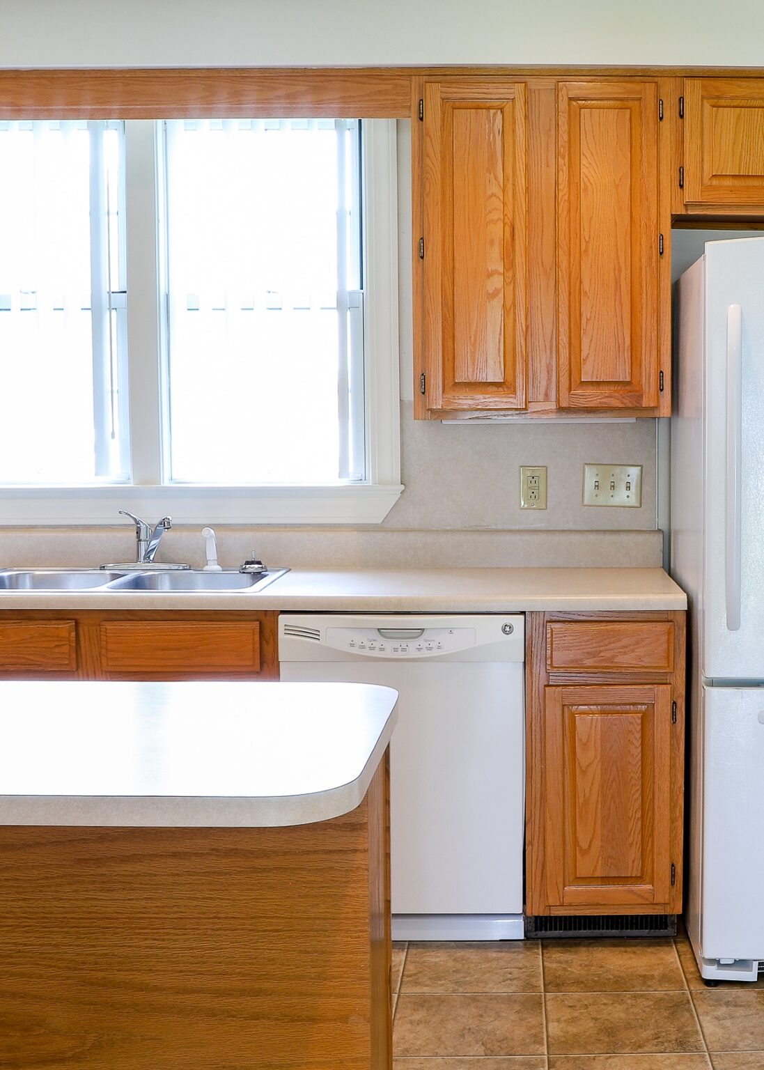 How to Install a Peel & Stick Tile Backsplash In a Rental (Without ...