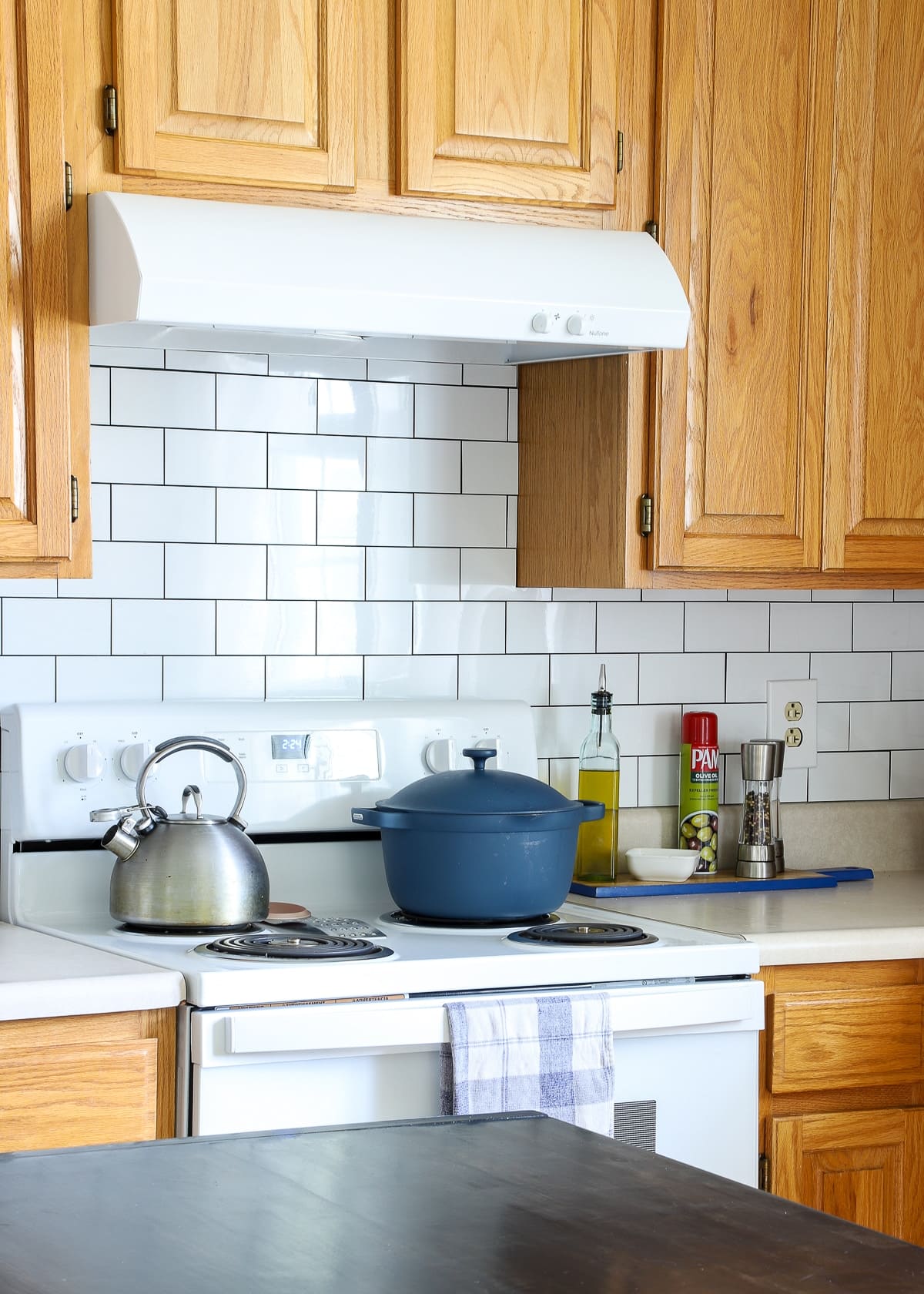 How to Install a Peel & Stick Tile Backsplash In a Rental (Without ...