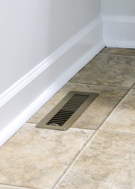 How to Cover Ugly Rental Bathroom Floors with a Vinyl Mat - The Homes I ...