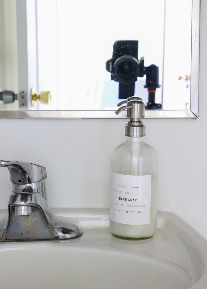 Soap dispenser on pedestal sink